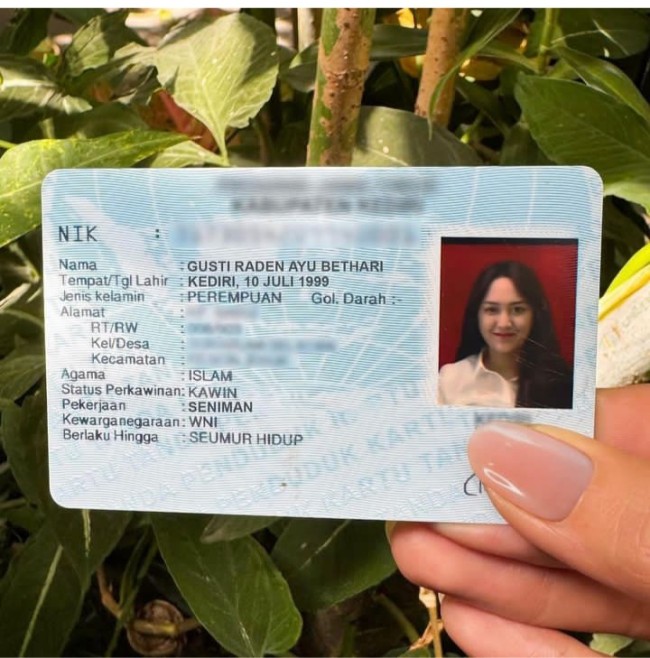 Unggahan terbaru Happy yang tuai sorotan. (Foto @happy_asmara77) 