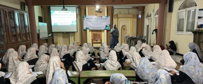 Suasana program capacity building Santri Husada sebagai kader kesehatan di ponpes Kota Malang. (Foto: istimewa)