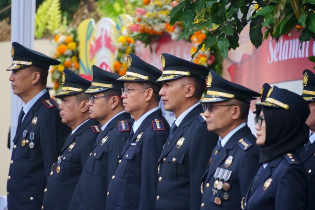 Para petinggi DJBC Jatim II saat memimpin apel. (Foto: istimewa)