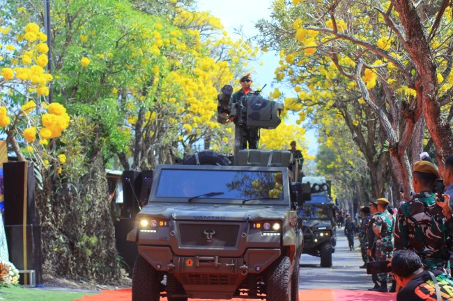 Defile Alutsista TNI di Area Jalan Terusan Wijaya Kusuma Pusdik Arhanud.(Foto: Dokumen Pusdik Arhanud)