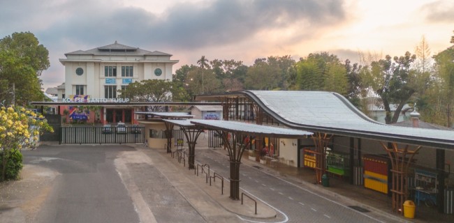 Tampak depan gate masuk SMAK Kosayu. (Foto: istimewa)