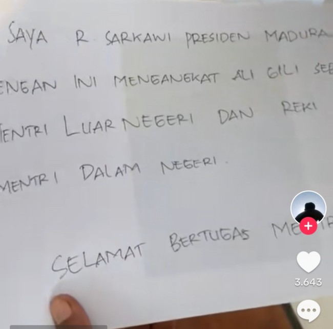 Tulisan pengangkatan menteri oleh Sarkawi. (Foto: TikTok)