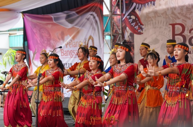 Folksong yang ditampilkan siswa (Foto: istimewa)