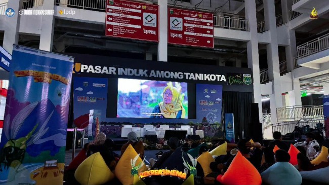 Program Rekreasinema, nonton film di Pasar Induk Among Tani. (Foto: istimewa)