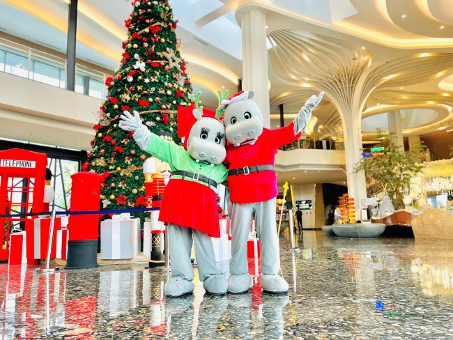 Pohon natal yang sudah ada di Grand Mercure Malang Mirama (foto: istimewa)