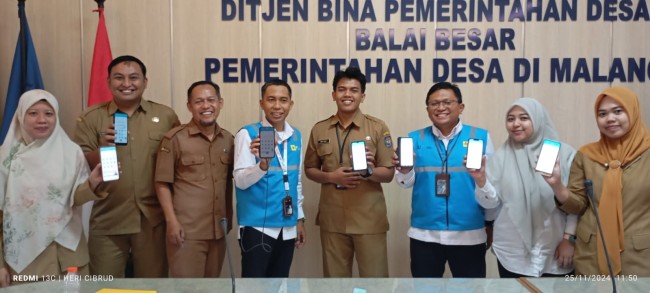 Foto bersama seluruh peserta audiensi PLN UP3 Malang dengan Balai Besar Pemerintahan Desa. (Foto: istimewa) 