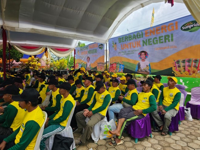 Kelompok tani di Desa Pakel, Kecamatan Gucialit, Kabupaten Lumajang saat mengikuti rangkaian acara ulang tahun ke-29 Sunpride (foto: istimewa)