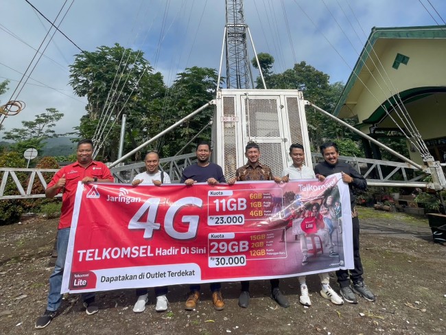 Sinyal Telkomsel saat ini telah hadir di Desa Sombo, Kecamatan Gucialit, Kabupaten Lumajang. (Foto istimewa) 