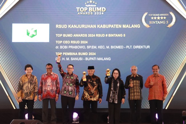 Penghargaan Pemkab Malang tingkat nasional pada bidang perekonomian di tahun 2024. (Foto: Prokopim Setda Kabupaten Malang)