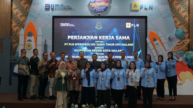 Foto bersama seluruh jajaran PLN UP3 Malang dengan Kejaksaan Negeri Kota Malang. (Foto: istimewa)