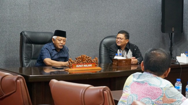 Momen audiensi antara Bupati Malang Drs. H. M. Sanusi, M.M dengan Manager PLN UP3 Malang Agung Wibowo. (Foto: istimewa)