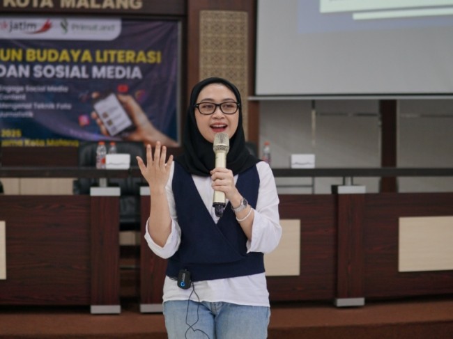 Pemateri videografi, Imarotul Izzah (foto: Igoy/JatimTIMES) 