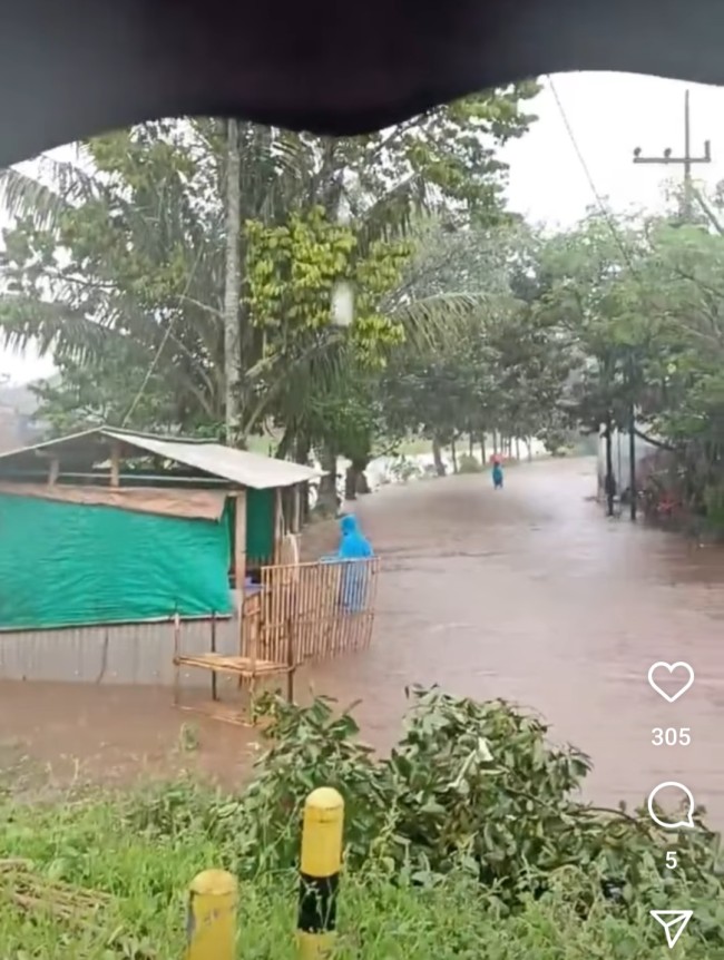 Kondisi banjir di belakang GOR Ken Arok, Jumat (24/12/2025). (Foto: Instagram)