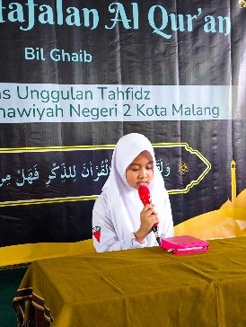 Salah satu siswi yang berhasil menyelesaikan Tasmi' Hafalan Al-Qur'an Juz 30. (Foto: istimewa)