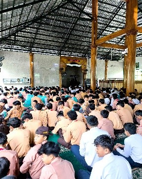 Suasana Tasmi' Hafalan Al-Qur'an Juz 30 di Masjid Al Ikhlas MTsN 2 Kota Malang. (Foto: istimewa)