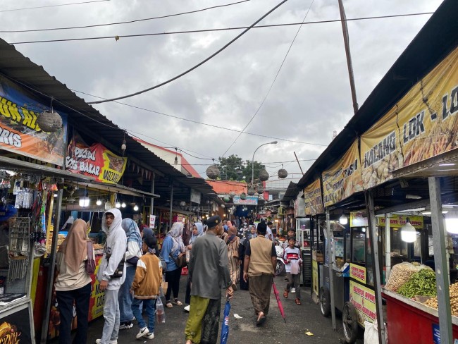 Kasawan PKL sekitar Alun-alun Kota Batu.