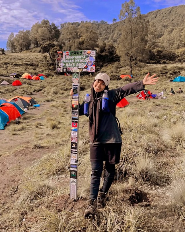 Yesika dalam pendakiannnya di Gunung Buthak.(Foto: Istimewa).