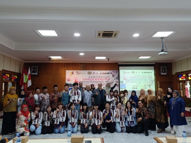 Program Sakura ke-24 di STIE Malangkucecwara resmi dibuka (foto: Hendra Saputra/JatimTIMES) 
