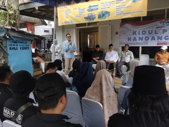 Wahyu Hidayat menyampaikan apresiasinya di hadapan relawan dan sejumlah tokoh.(Foto: Riski Wijaya/MalangTIMES).