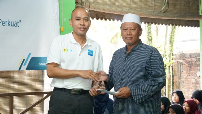 Acara berbagi oleh Team Niaga Pemasaran UID Jawa Timur. (Foto istimewa) 