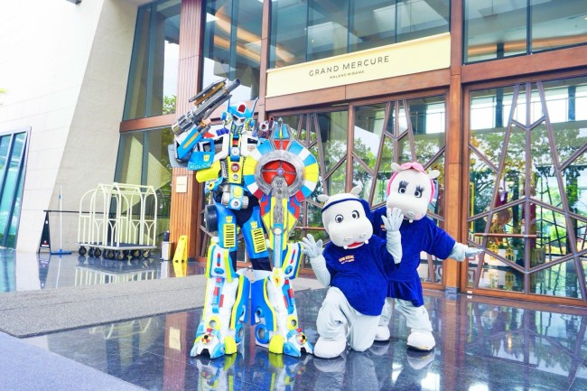 Bermain robot juga bisa jadi pilihan saat libur lebaran di hotel. (Foto: istimewa)