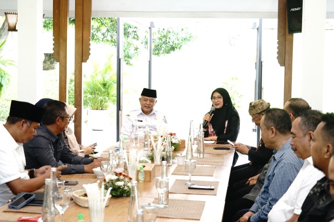 Pertemuan Bupati Malang HM. Sanusi dengan Bupati Banyuwangi Ipuk Fiestiandani.