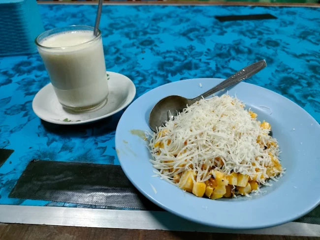 Jagung bakar serut rasa manis keju dan STMJ di Jagung Bakar Kasiman Kota Batu.
