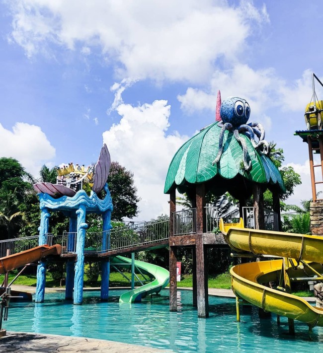 Salah satu kolam Tirtasani Waterpark. (Foto: Instagram Tirtasani Waterpark)