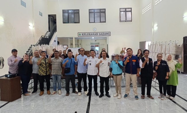 Pelatihan jurnalistik yang digelar KIM Gadang dengan mengundang JatimTIMES Network (foto: Hendra Saputra/JatimTIMES) 