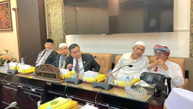 Anggota DPRD Jatim Puguh Wiji Pamungkas menerima audiensi dengan rombongan habaib dan ulama Jatim. (Foto: Ist).
