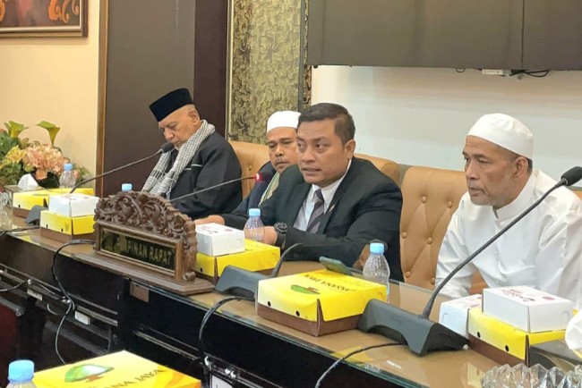 Anggota DPRD Jatim Puguh Wiji Pamungkas menerima audiensi dengan rombongan habaib dan ulama Jatim. (Foto: Ist).