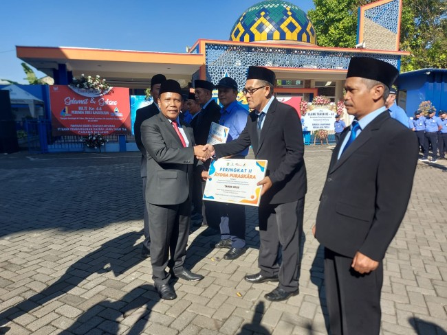 Penyerahan penghargaan Ayoga Puraskara.
