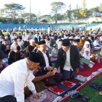 Salat Iduladha di Stadion Gelora Brantas, Wali Kota Batu Ajak Bantu Peternak Lokal