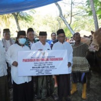 Bupati Sanusi Serahkan Sapi Kurban dari Presiden Prabowo di Donomulyo