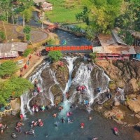 Main Air di Kolam Alami Sumber Maron Malang, Cocok untuk Keluarga
