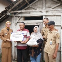 Tinjau Rumah Penerima Bansos Rehabilitasi RTLH, Mbak Wali Harapkan Kualitas Hidup Masyarakat Meningkat
