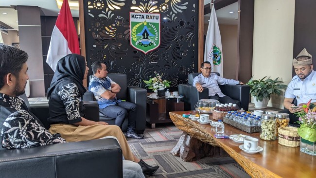 Pertemuan JatimTIMES dengan Wali Kota Batu Nurochman. Foto: Prasetyo Lanang)
