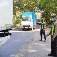 Perbaikan Pipa PLTU Paiton Akibatkan Kemacetan Panjang, Satlantas Polres Situbondo Gercep Atur Lalu Lintas