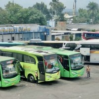 Bus Penumpang Mulai Tertib Menaikkan dan Menurunkan Penumpang di Terminal Arjosari