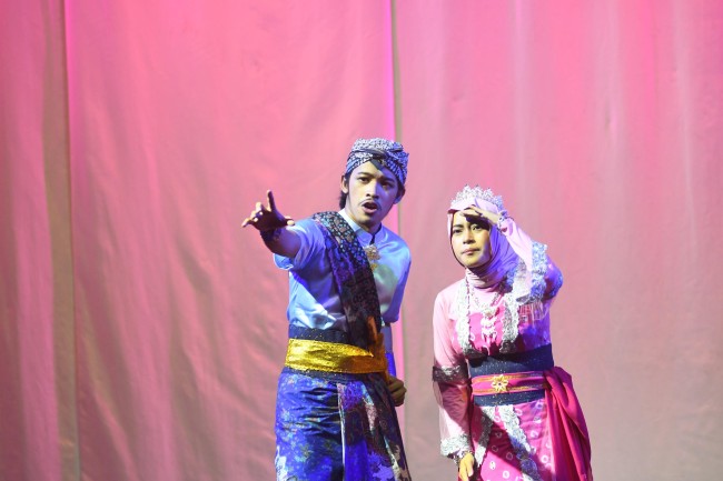 Pemeran Dewi Anjarwati dan Raden Baron Kusuma dari Gunung Arjuna. (Foto: istimewa)