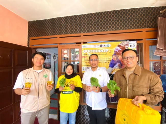 Momen foto bersama usai meluncurman