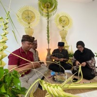 Tumbuh Kembangkan Lagi Budaya Lokal, Disbudpar Banyuwangi Gelar Workshop Pembuatan Dekorasi Mayang Sari