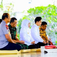 Jadikan Semangat Nasionalisme, Wapres Gibran dan Gubernur Khofifah Ziarahi Makam Bung Karno