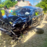 Kendaraan Travel Alami Kecelakaan di Sumberpucung, 4 Korban Luka-Luka
