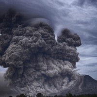Gunung Lewotobi Laki-laki Meletus Dahsyat, Semburkan Abu 10 Km