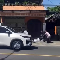 Spanduk Kritik untuk Wapres Gibran: Aksi Mahasiswa Blitar Dihalau Paspampres