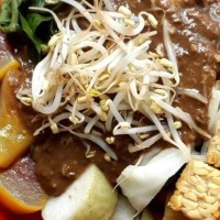 Kuliner Khas Surabaya yang Wajib Dicoba: Dari Rujak Cingur Hingga Spikoe Legendaris