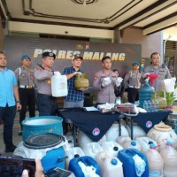 Polres Malang Gerebek Home Industri Miras Trobas Ilegal Berkat Layanan Polri Call Center 110