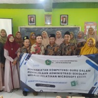 Pengabdian Nyata Unisba Blitar: Guru MI Papungan Didorong Melek Digital Lewat Pelatihan Excel