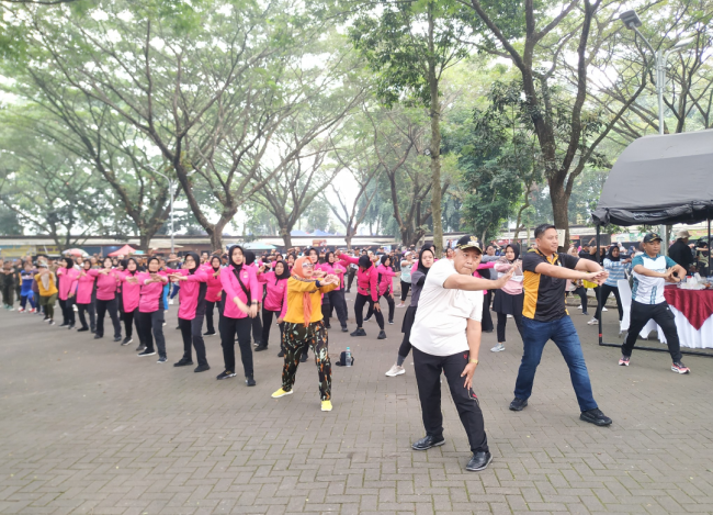 olahraga bersama. 